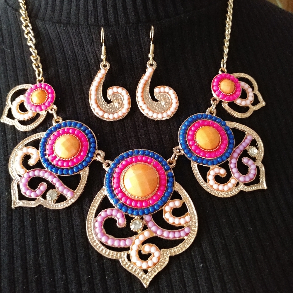 Necklace & earrings set